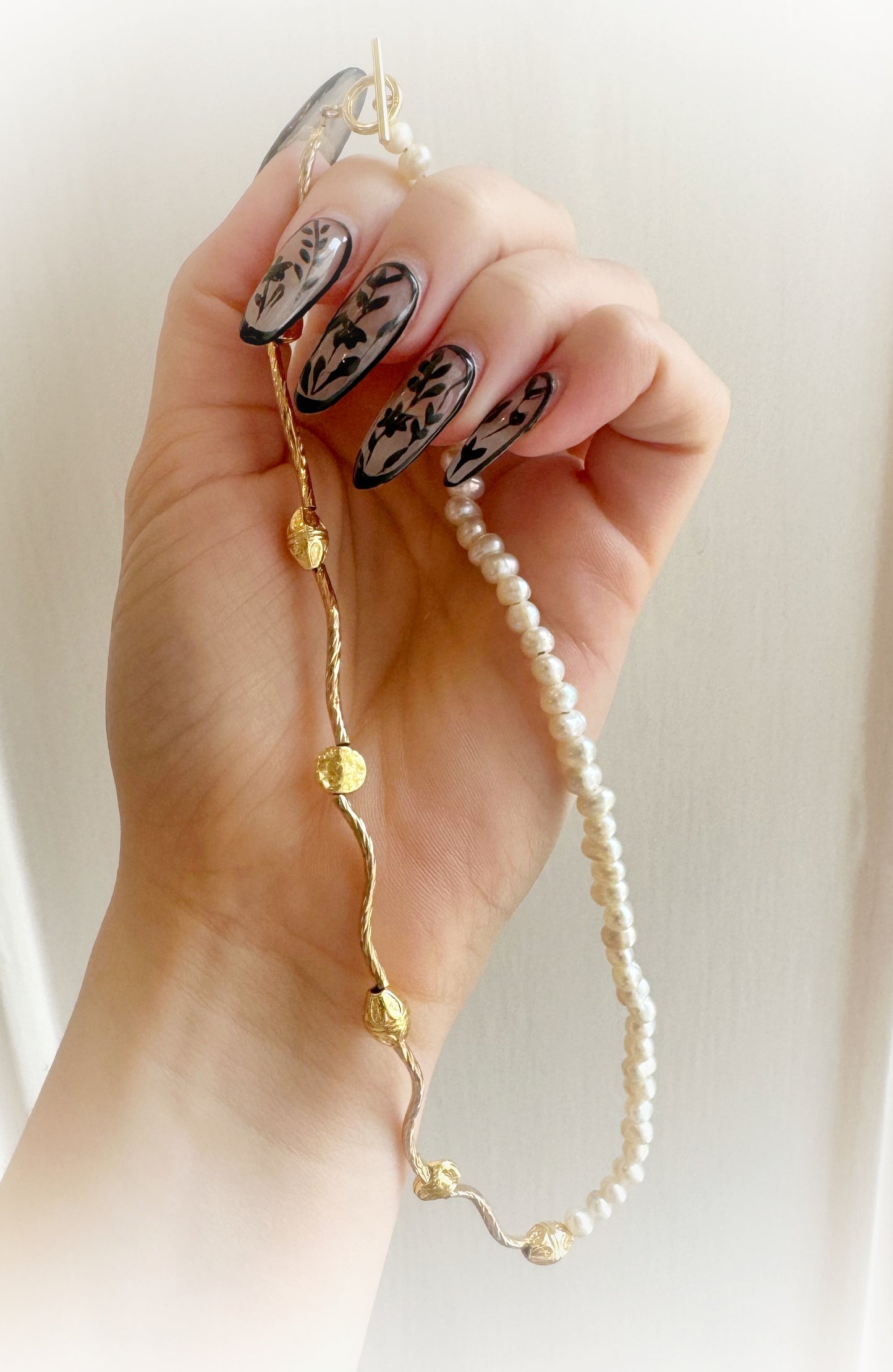 Dainty White Freshwater Pearl Necklace, Simple Gold Pearl Necklace, Lightweight Gold Plated Jewelry, Everday Minimalist Choker Toggle Clasp