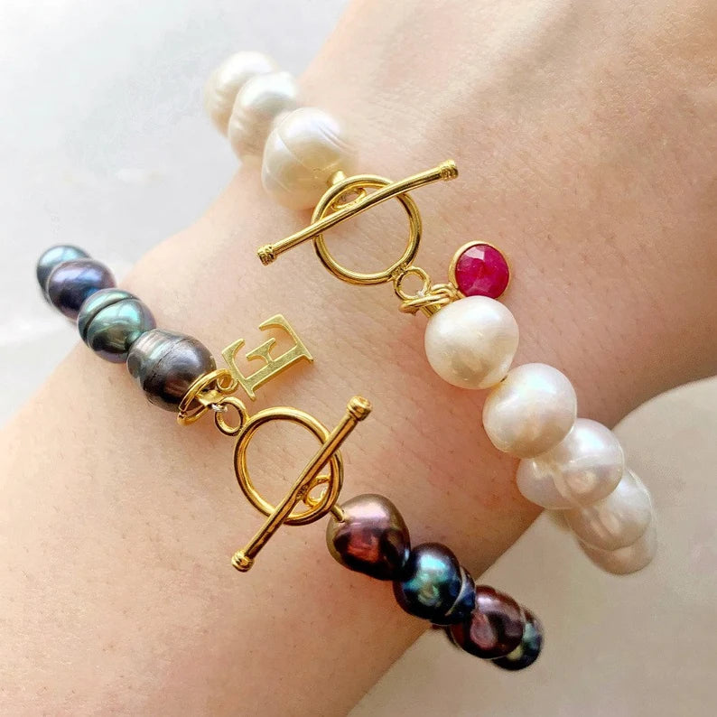 August Birthstone Pearl Bracelet, Minimalist Charm Bracelet, Freshwater Pearl Bracelet Gold Peridot, August Birthday Gift for Her Birthstone