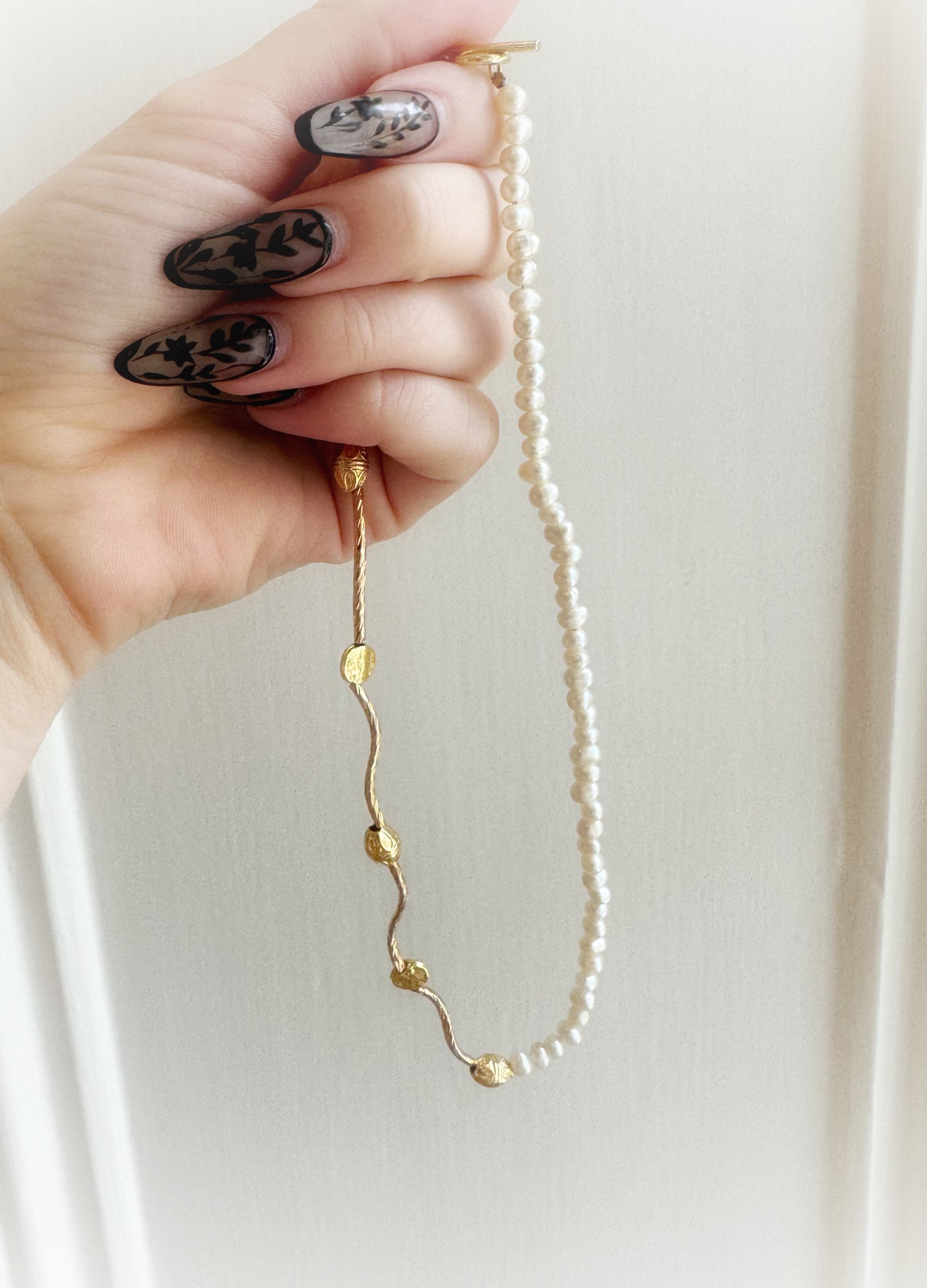 Dainty White Freshwater Pearl Necklace, Simple Gold Pearl Necklace, Lightweight Gold Plated Jewelry, Everday Minimalist Choker Toggle Clasp