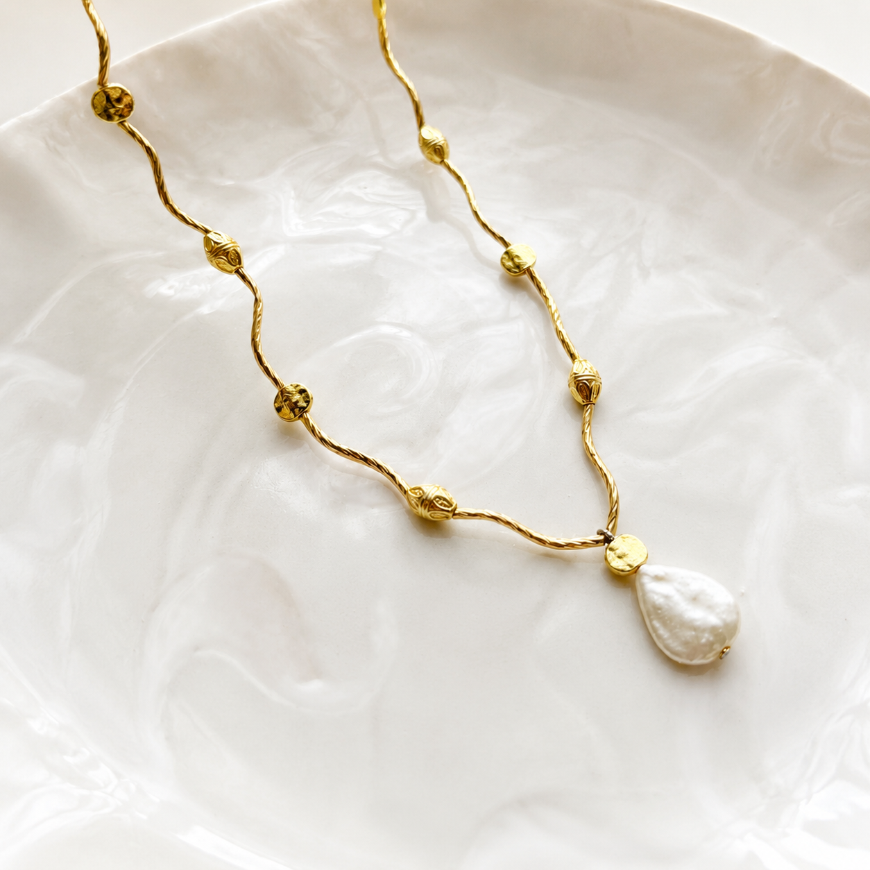 Dainty Teardrop White Freshwater Pearl Necklace, Simple Gold Pearl Necklace, Lightweight Gold Plated Jewelry, Everday Minimalist Choker