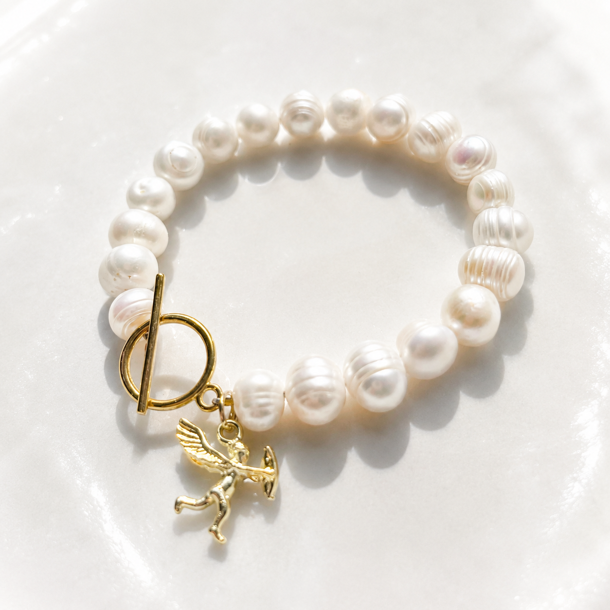 White pearl charm bracelet with dainty gold Cupid / cherub charm, classic white pearl jewelry, unique pearl jewelry, summer jewelry