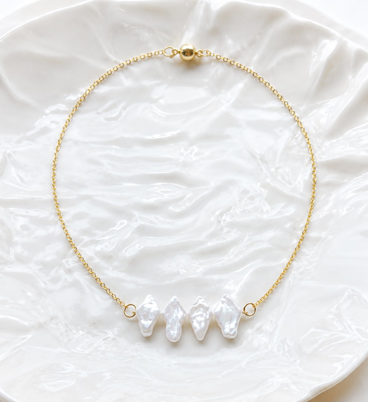 Diamond Shaped Pearl Choker Necklace