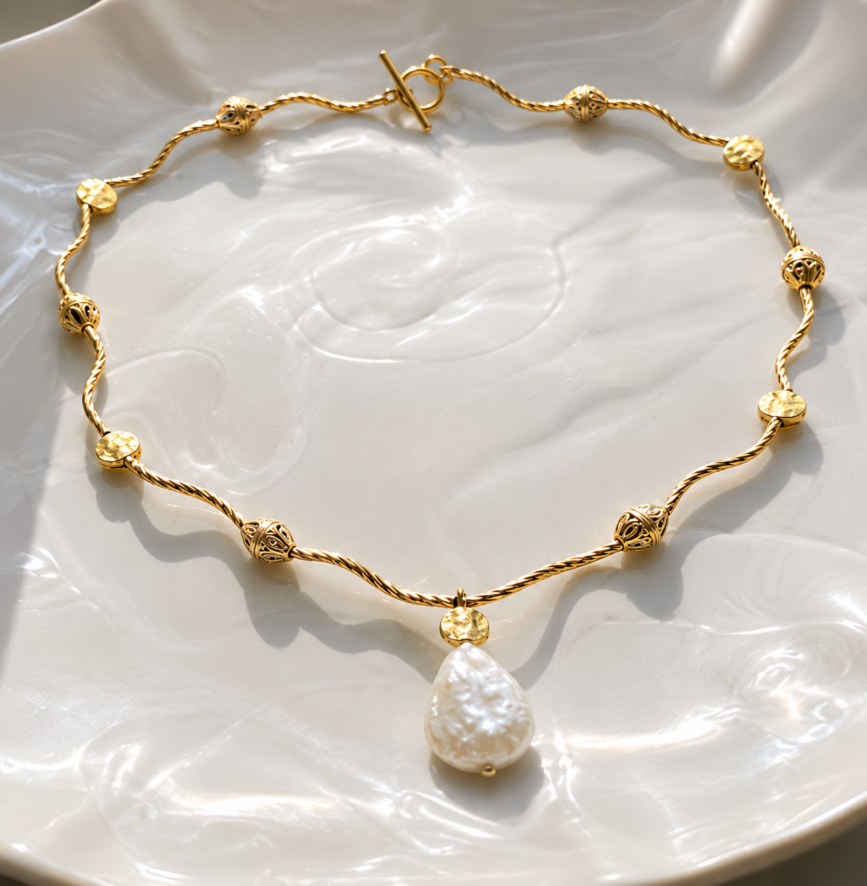 Dainty Teardrop White Freshwater Pearl Necklace, Simple Gold Pearl Necklace, Lightweight Gold Plated Jewelry, Everday Minimalist Choker
