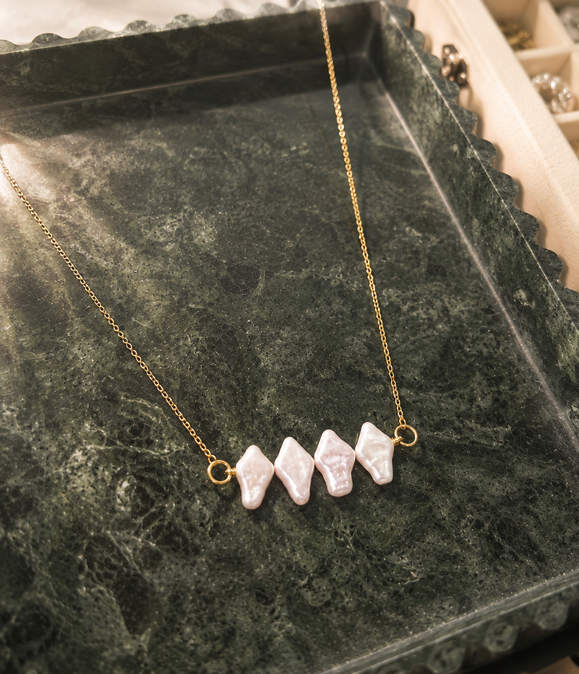 Diamond Shaped Pearl Choker Necklace