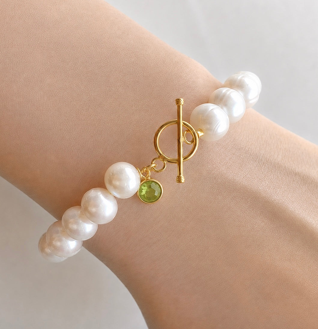 August Birthstone Pearl Bracelet, Minimalist Charm Bracelet, Freshwater Pearl Bracelet Gold Peridot, August Birthday Gift for Her Birthstone