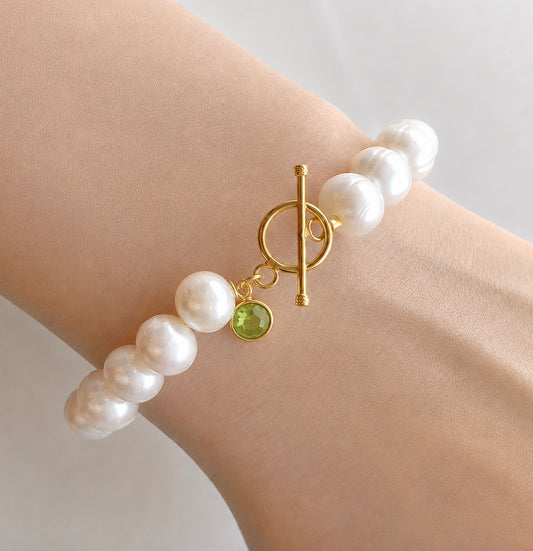 August Birthstone Pearl Bracelet, Minimalist Charm Bracelet, Freshwater Pearl Bracelet Gold Peridot, August Birthday Gift for Her Birthstone