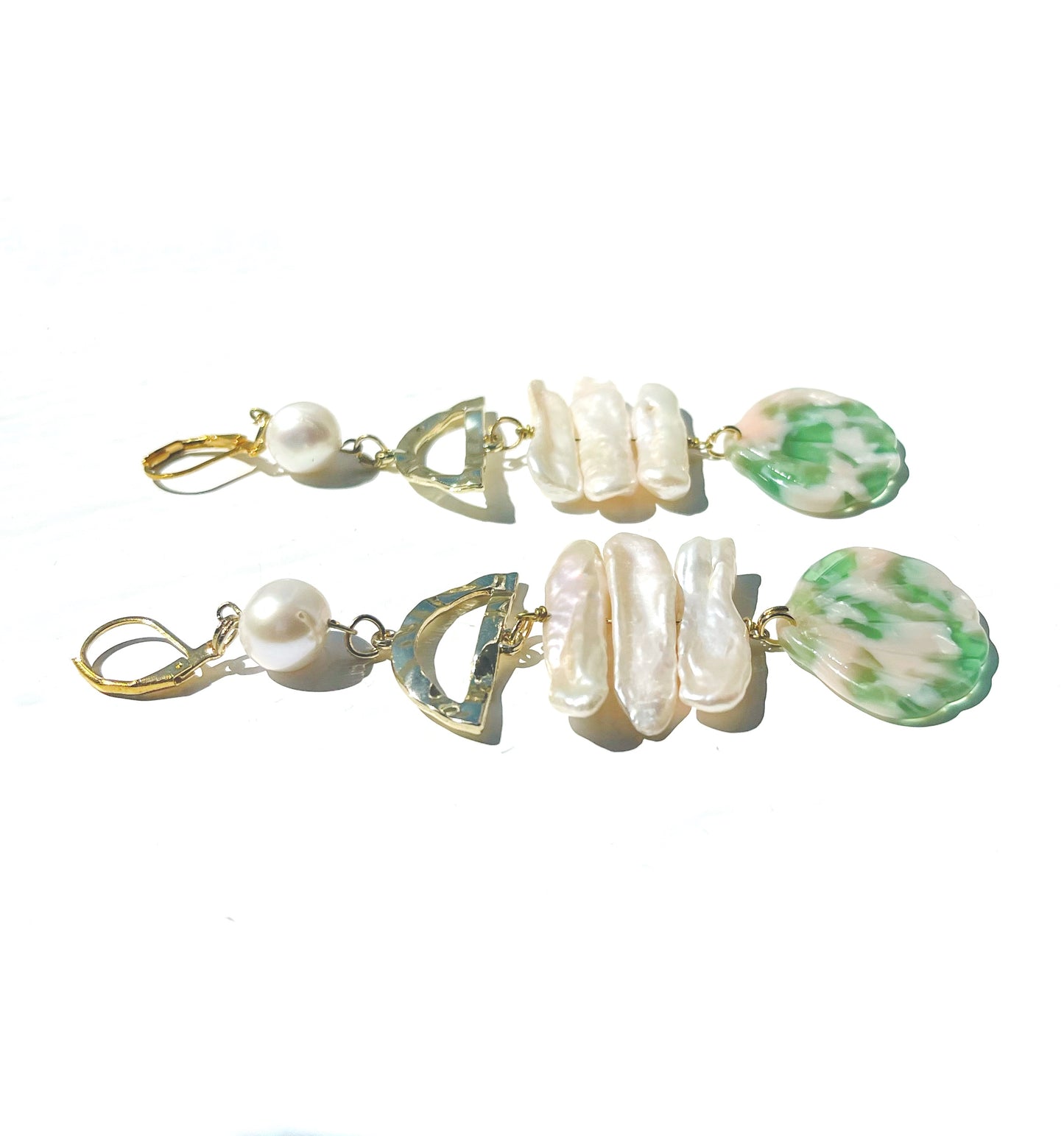 Statement summer earrings, colourful seashell drop earrings, white freshwater pearl boho dangle earrings, vacation accessory jewelry