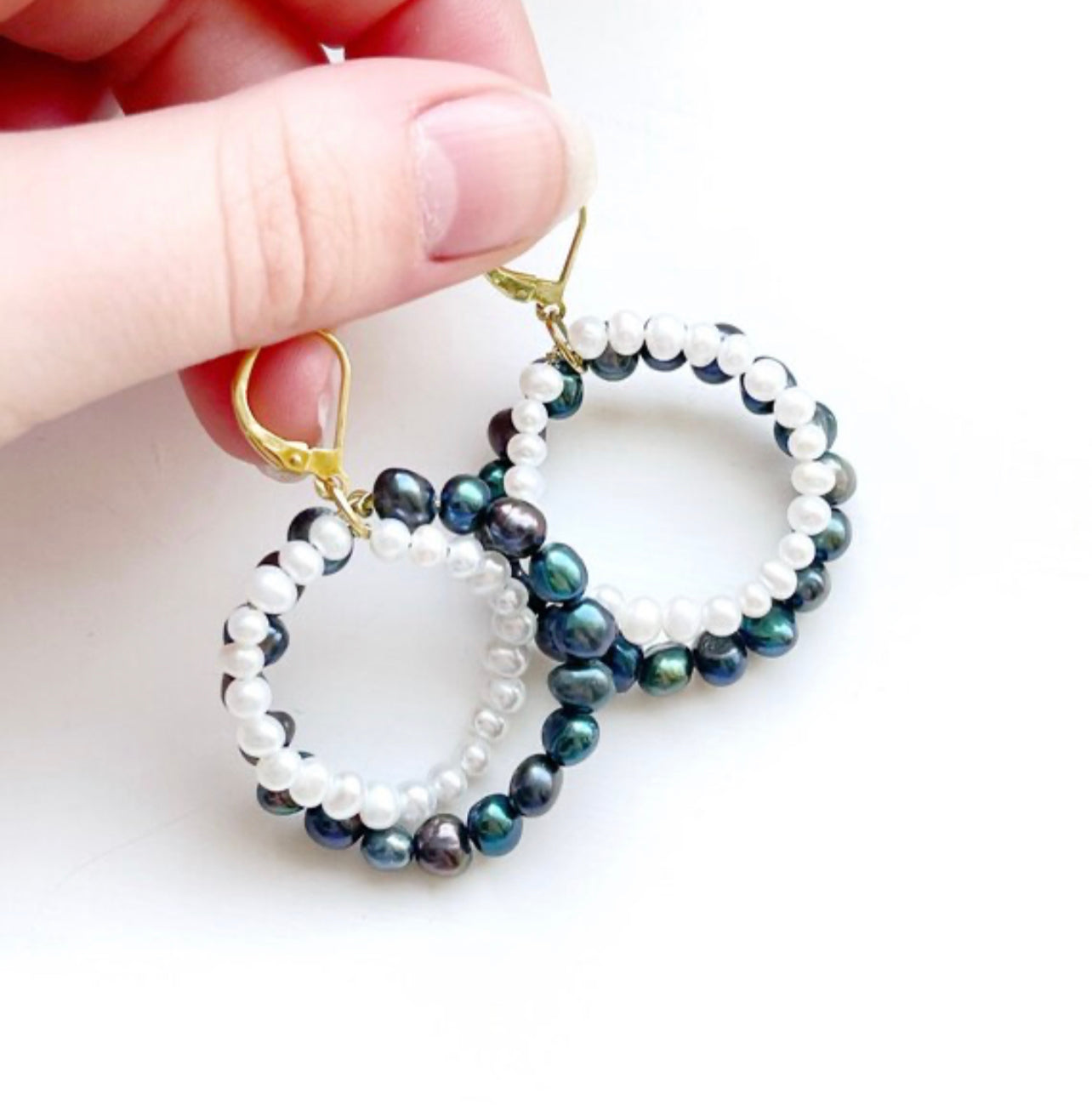 Unique dangle and drop hoop earrings with blue and white freshwater pearls, modern pearl jewelry trends 2022