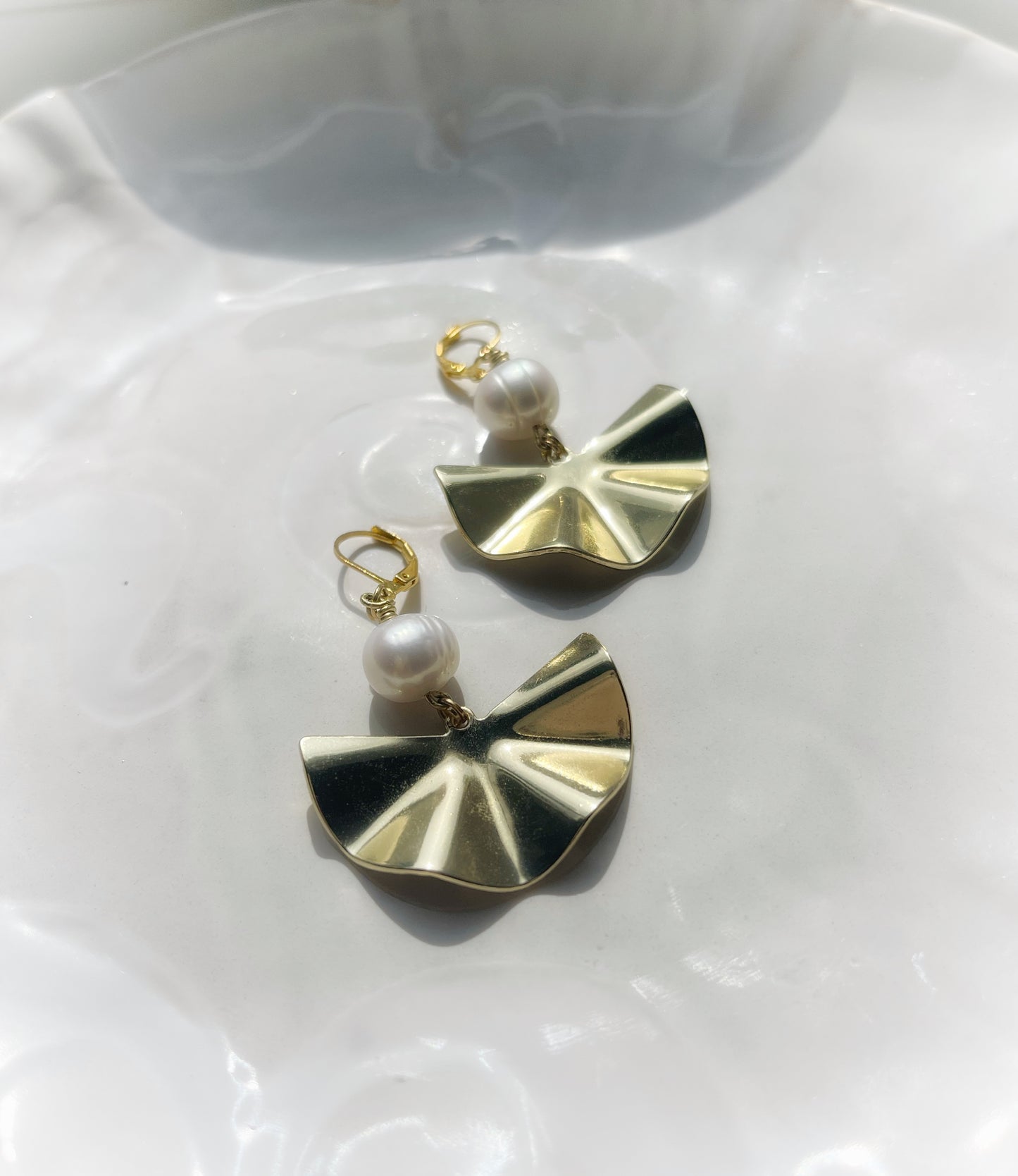 Gold abstract statement earrings, fan curl dangle earrings, summer jewelry, geometric statement jewelry, large white pearl dangle earrings