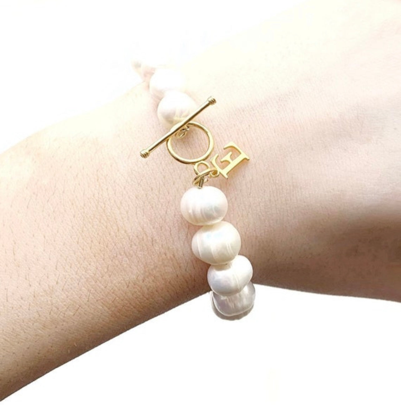 Personalized name charm bracelet, freshwater pearl bracelet, gold initial letter jewelry, personalized birthday gifts, pearl charm bracelet